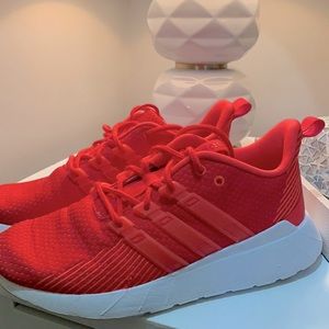 Vibrant red adidas US SIZE 6.5!! So cute and comfy